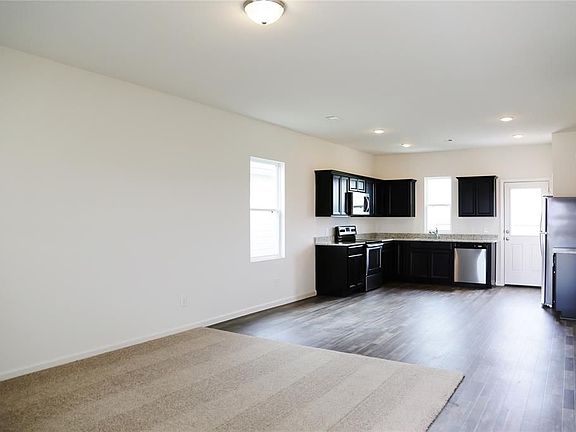 4th image of 2013 Spindletree Ln