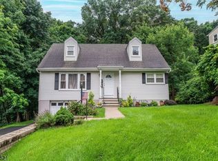 18 Macfarlan Ave, Hawthorne, NJ 07506