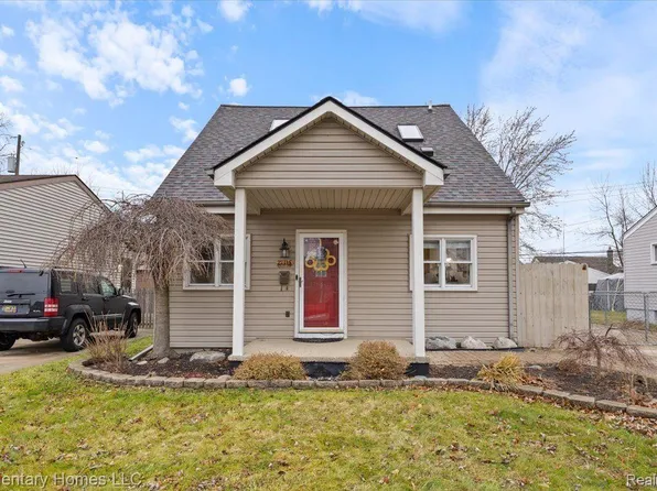 22415 Kramer St, Saint Clair Shores, MI 48080