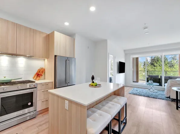 741 Anskar Ct #510, Coquitlam, BC V3J 4J2