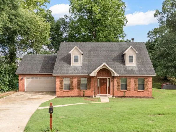 210 Scenic Dr, Elmore, AL 36025