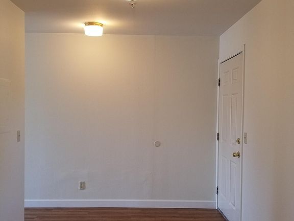 2nd image of 1437 El Camino Real APT 8