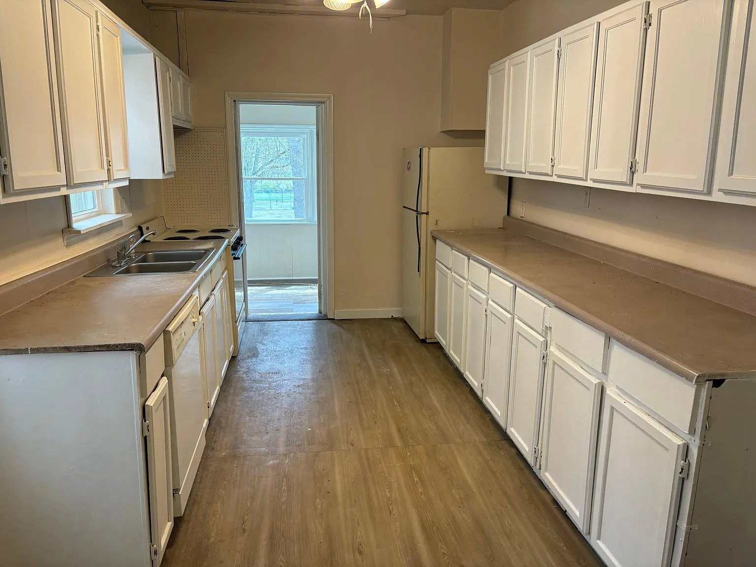 5 bed, 1715 sqft, $1,245 — Photo 2