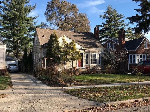 2nd image of 715 S Altadena Ave