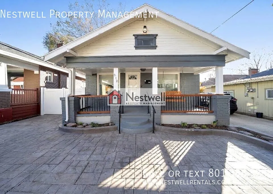 512 E Hawthorne Ave