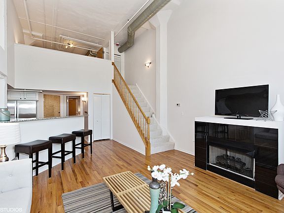 2nd image of 1601 S Michigan Ave APT 106