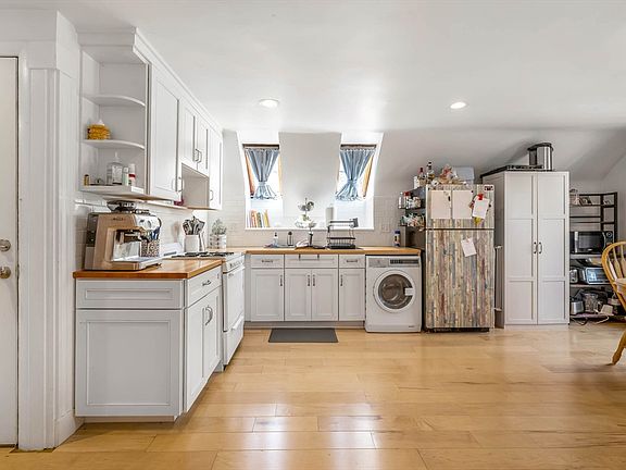 4th image of 151 Magazine St APT 3