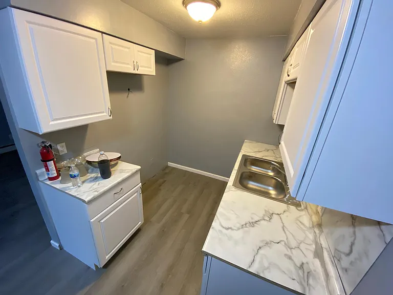 2044 Arlington Ave #10 — Photo 10