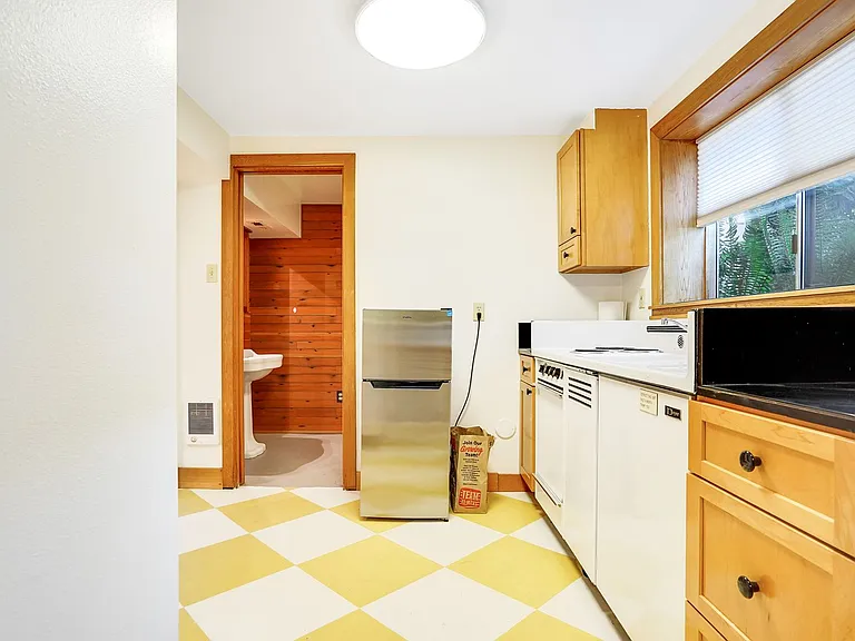 295 22nd St SE — Photo 11