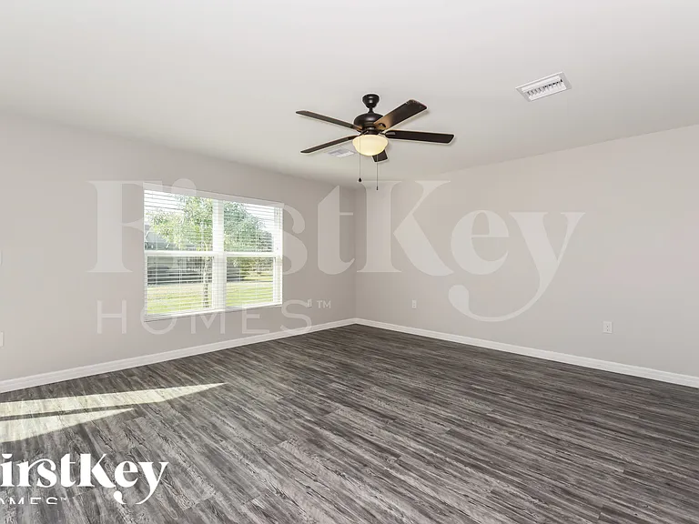 1195 Desmond St — Photo 3