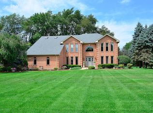 30W358 Forsythia Ln, Wayne, IL