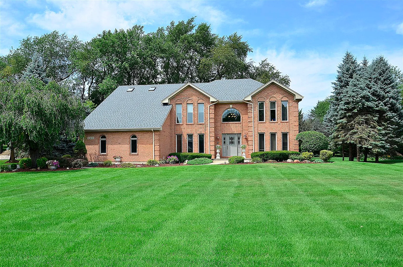 30W358 Forsythia Ln photo 1