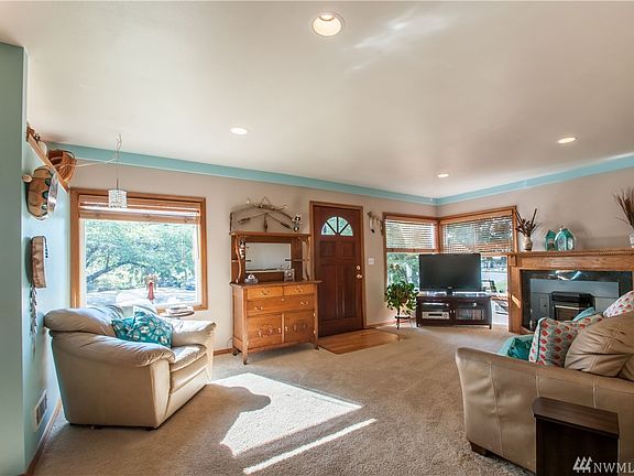 4th image of 1811 Bickford Ave