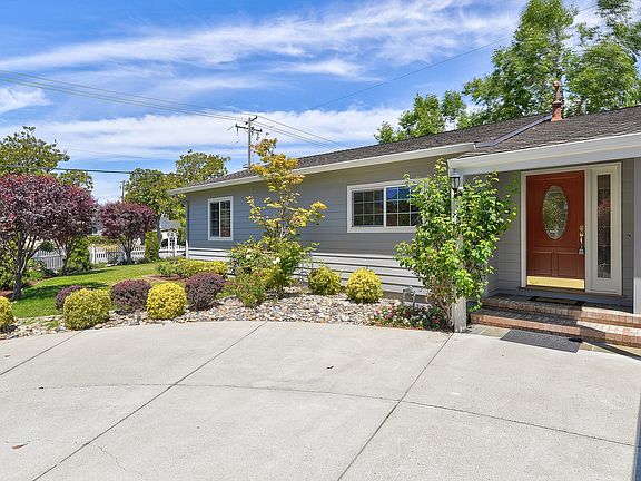 2nd image of 997 Chelan Dr