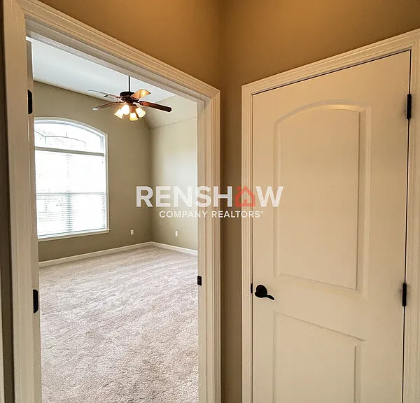 1381 Calumet Farms Dr — Photo 6