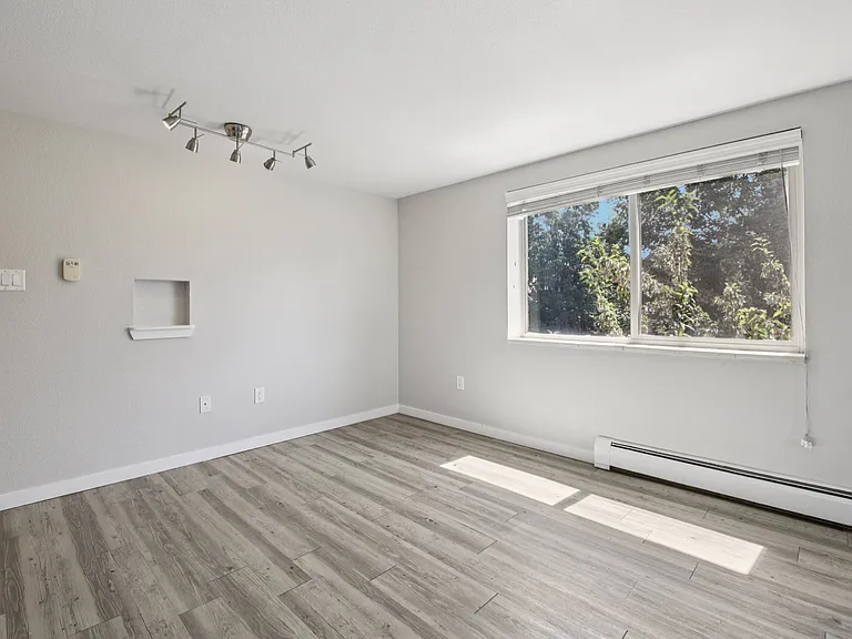 410 Delaware St — Photo 12