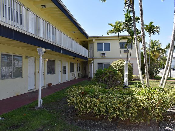 3rd image of 16851 NE 21st Ave APT 18