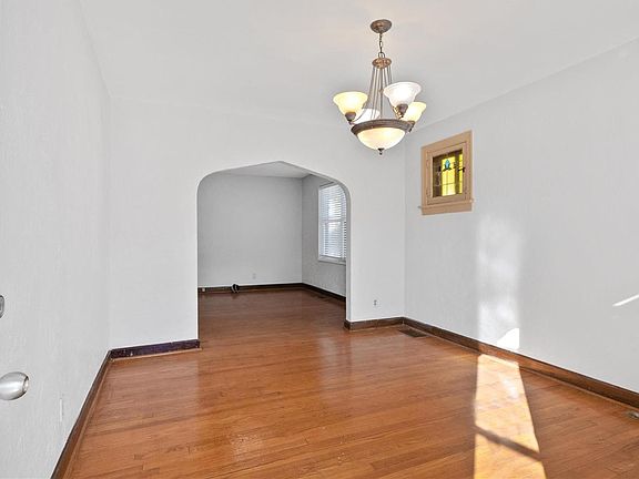 2nd image of 4401 Tholozan Ave