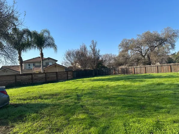 977 N Canyon Dr, Modesto, CA 95351