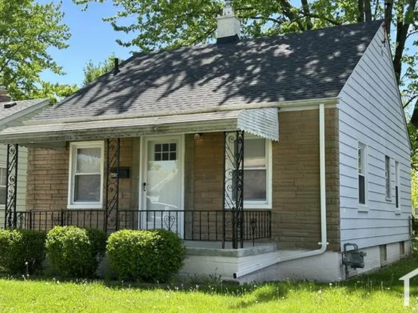 19348 Washtenaw St, Harper Woods, MI 48225