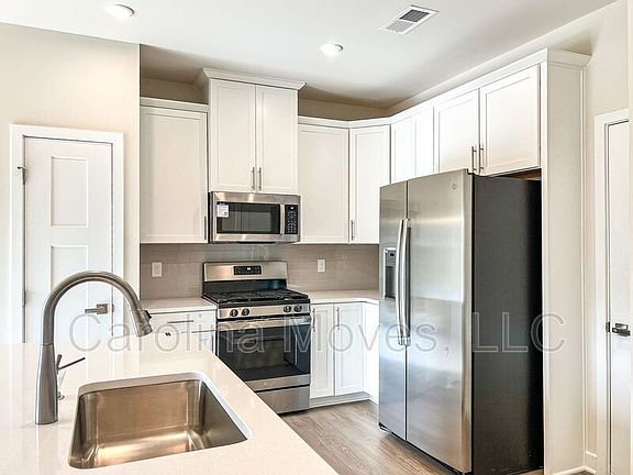 5th image of 535 Martin Creek Dr