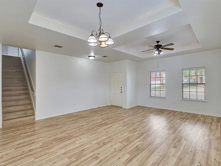 4423 Garden Ridge Ct — Photo 3