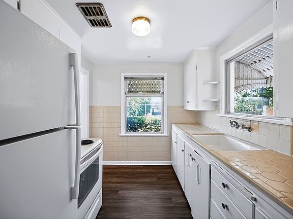 4th image of 2015 S Edmunds St