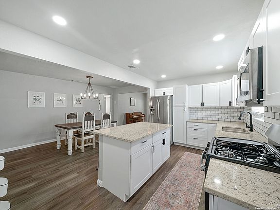 4th image of 143 ROSLYN AVE