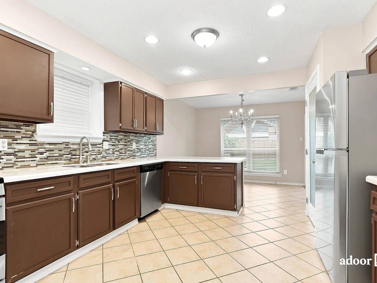 3 bed, 2.5 bath, 1696 sqft, $1,995 — Photo 3