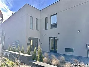 362 W Merrick Rd #207
