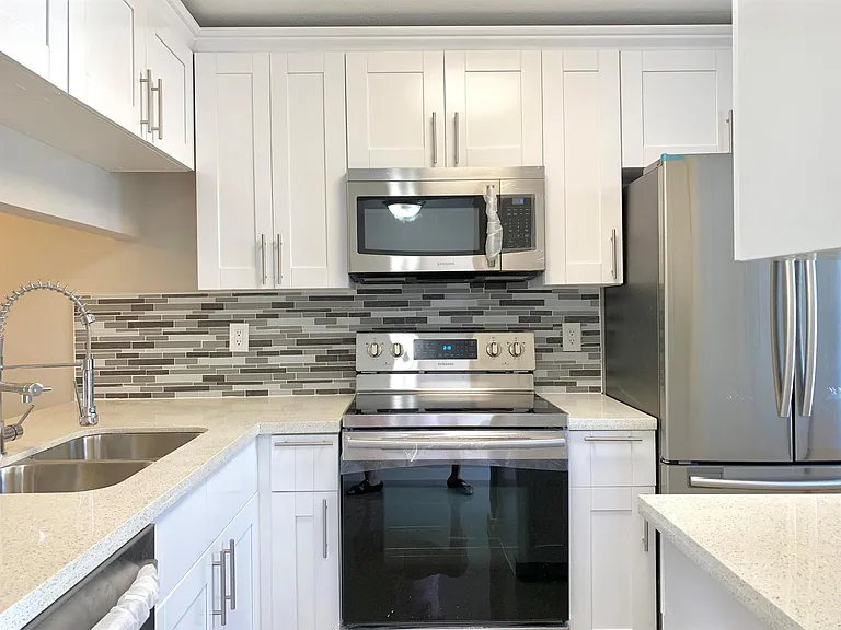 2750 Forest Hills Blvd #208 — Photo 4