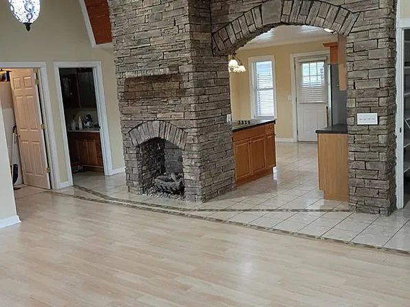 256 S Stone Bridge Rd, Fayetteville, AR 72701