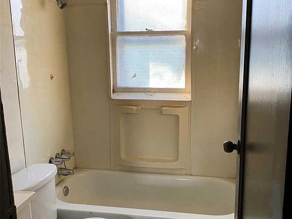 5th image of 3325 Rex Ave