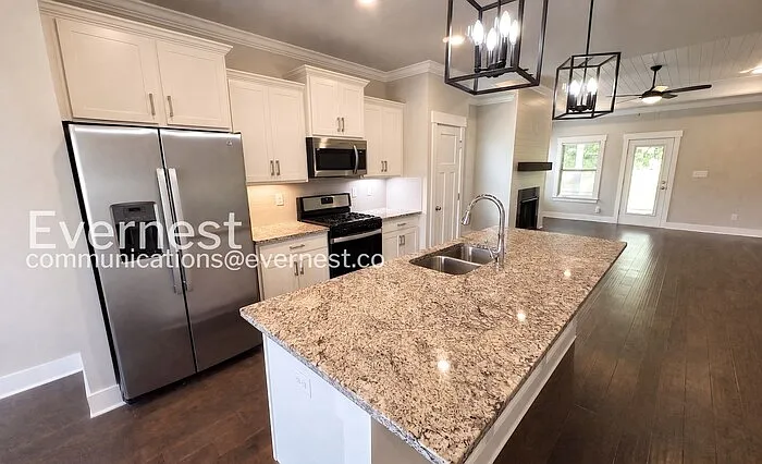 3 bed, 2.0 bath, 1660 sqft, $1,875 — Photo 4