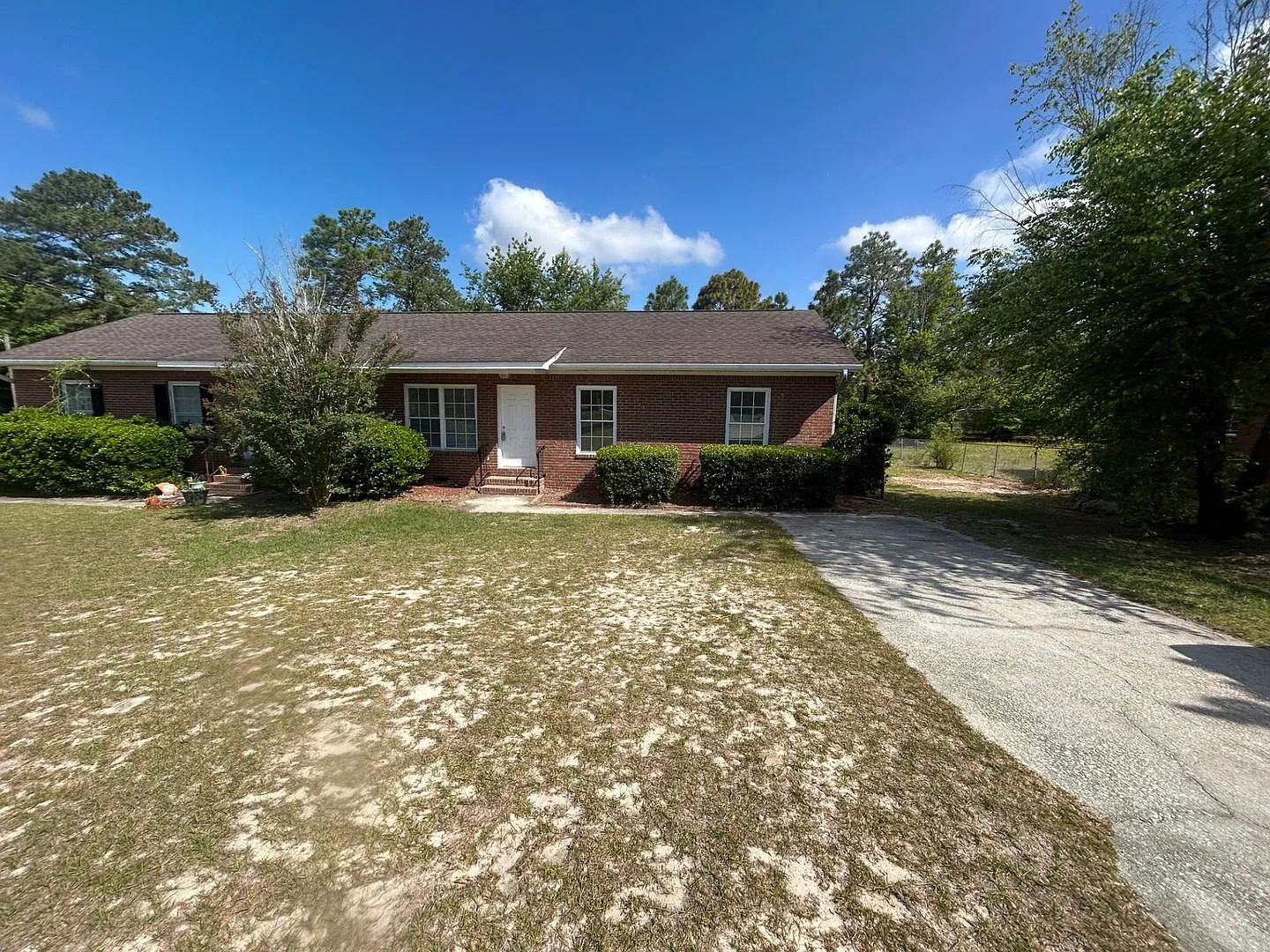 Available Now 3 Bedroom / 2 Bathroom Duplex In Elgin! — Photo 2