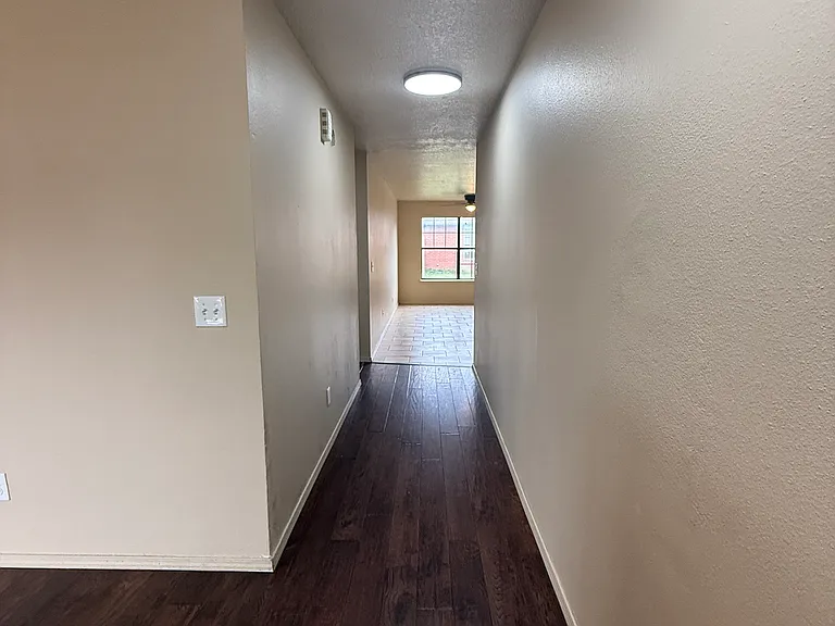704 E Eastview Dr — Photo 9