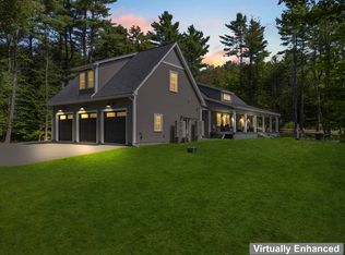 16 Meadowood Dr, Hallowell, ME 04347