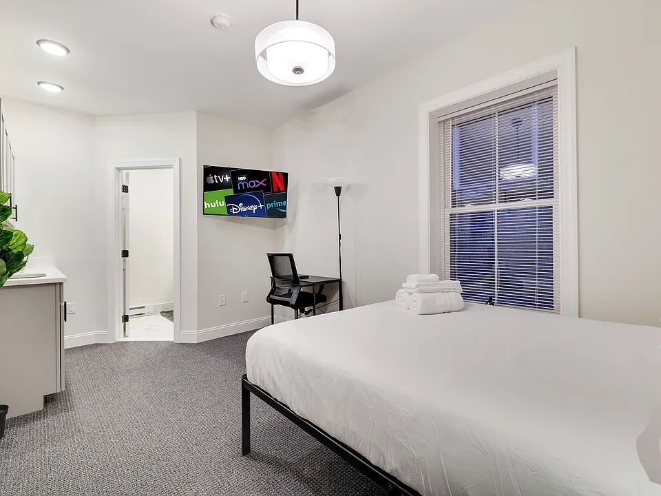 87 Crystal St