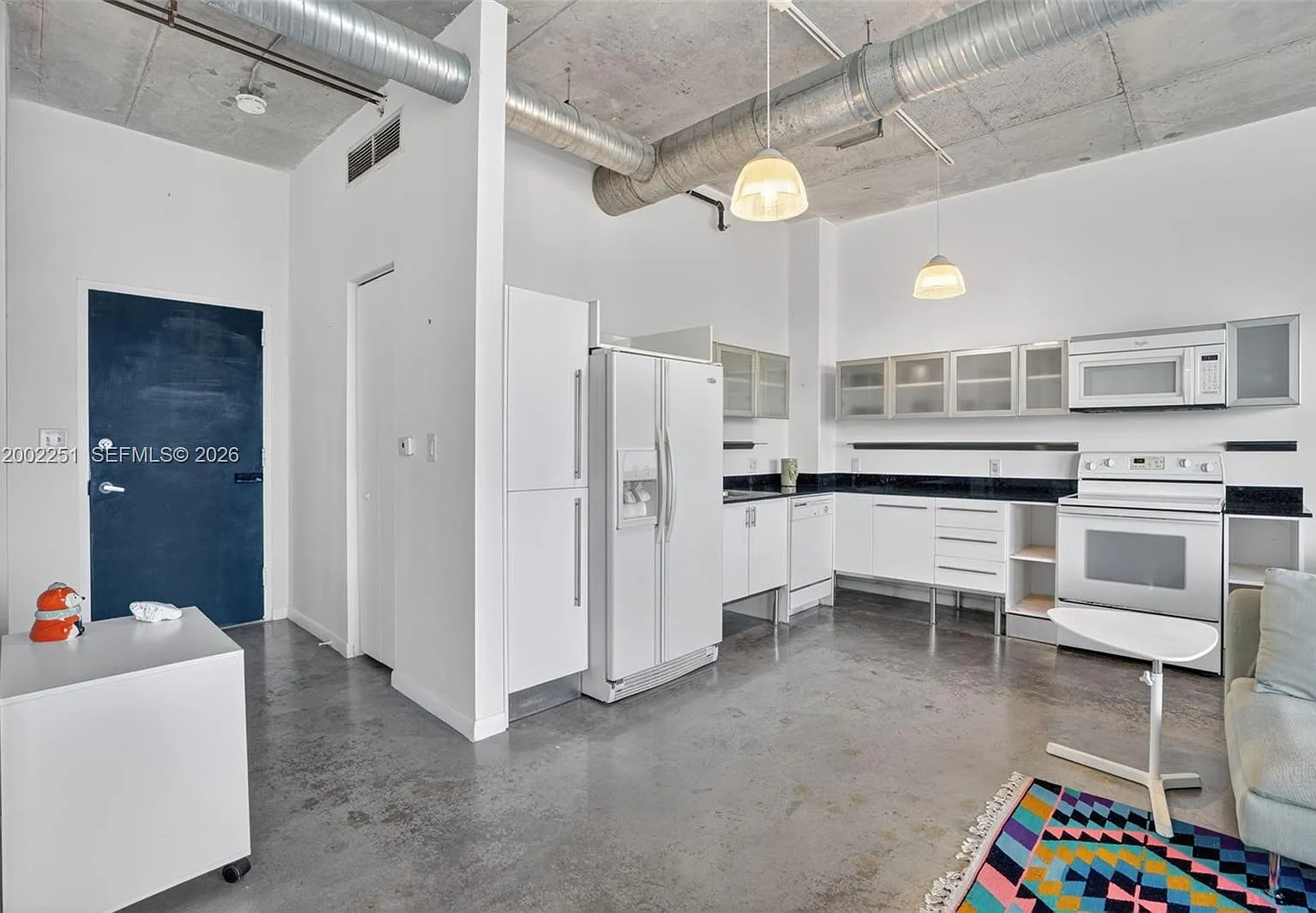 Neo Condo — Photo 2