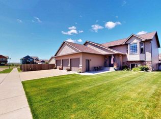 2732 Academy Rd, Minot, ND 58703