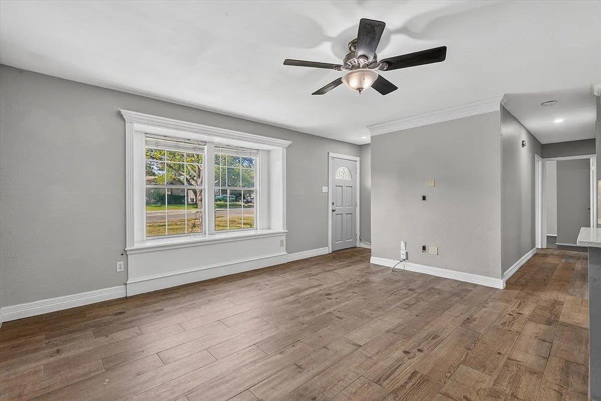 4 bed, 2.0 bath, 1300 sqft, $2,400 — Photo 3