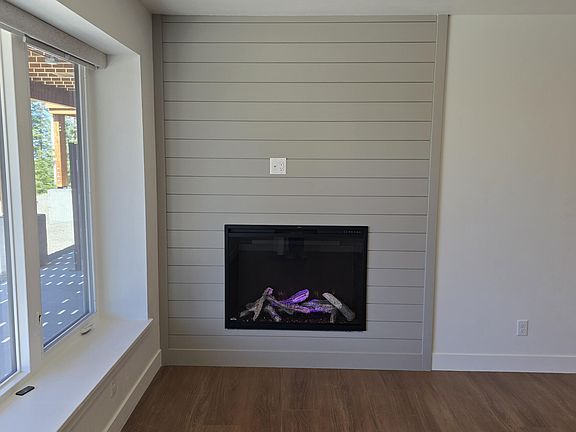 4th image of 118 E Skyline Way #1