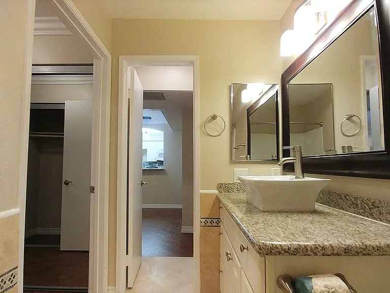 Villa De Adel Apts — Photo 198