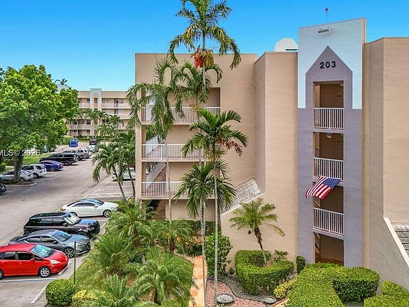4th image of 10208 NW 24th Pl APT 205