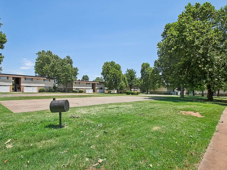 Highland Park Apartments — Photo 22