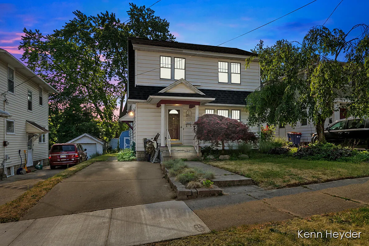 1010 Frederick Ave NW photo 1