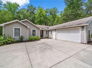 18122 Haskins Rd, Chagrin Falls, OH 44023
