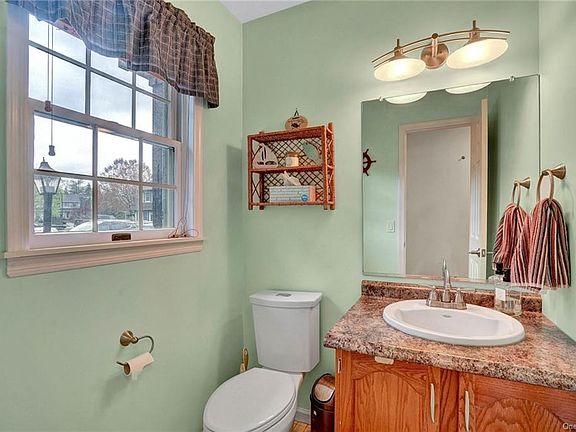 3rd image of 29 Wintergreen Ct