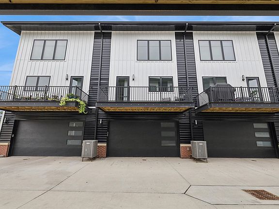 3rd image of 4844 Ingersoll Ave