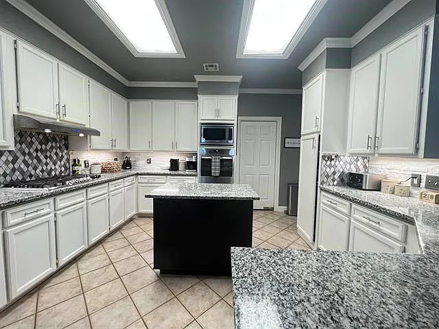 6035 Barrington Ave — Photo 14